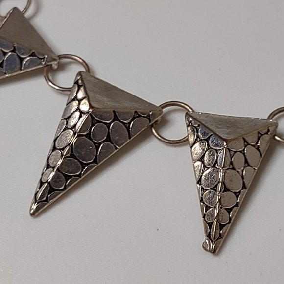 Silver Tone Metal Spikey Necklace Adjustable 18 To 20 Inches Long - Picture 5 of 11